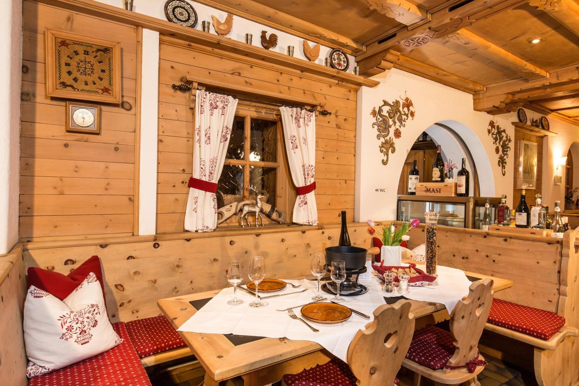 Hotel Restaurant Gabriel Scuol Bagian luar foto