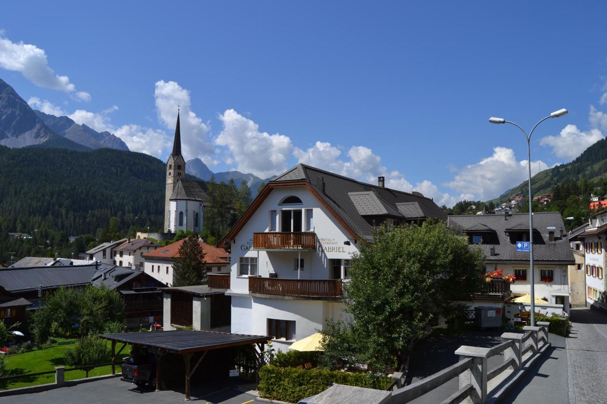 Hotel Restaurant Gabriel Scuol Bagian luar foto