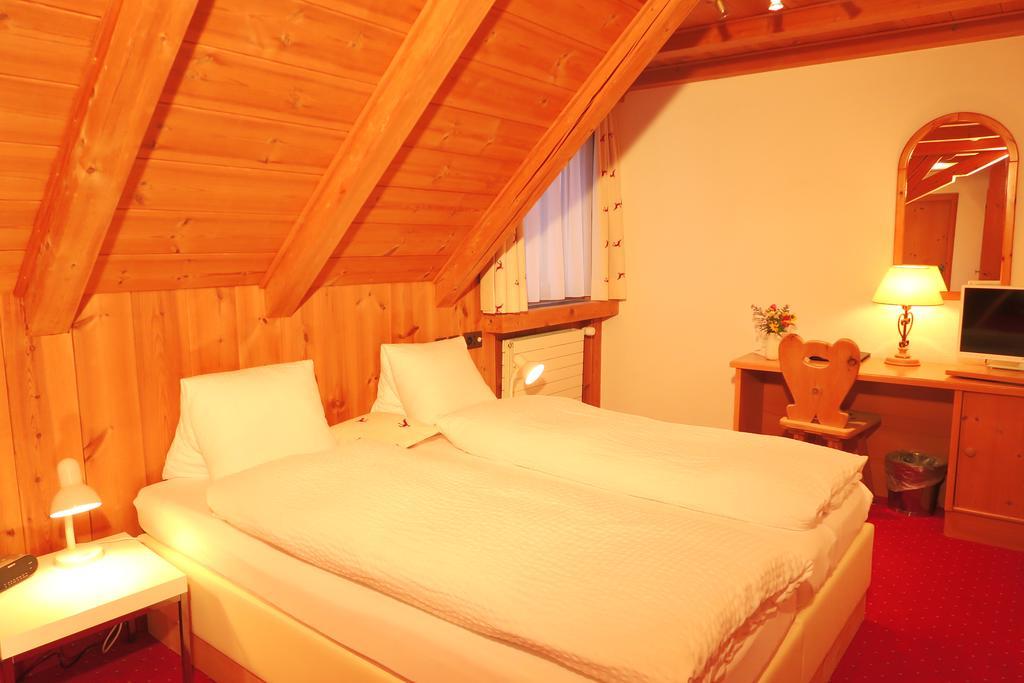Hotel Restaurant Gabriel Scuol Bagian luar foto