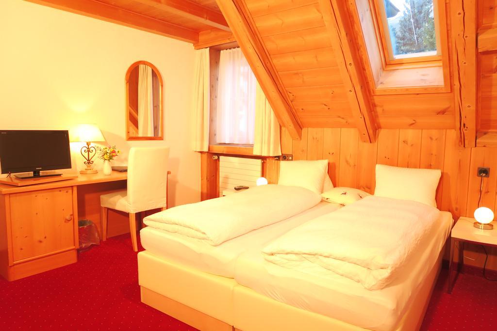 Hotel Restaurant Gabriel Scuol Bagian luar foto