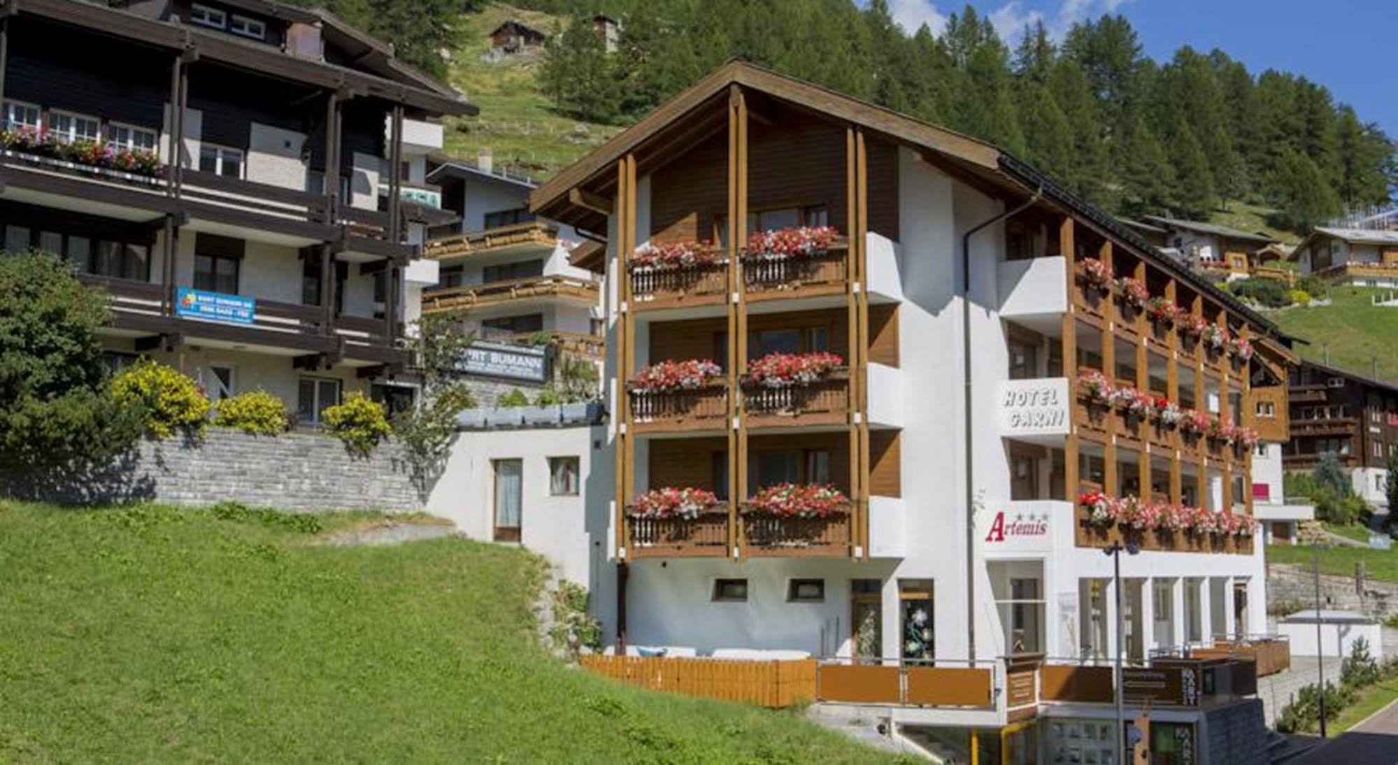 Hotel Restaurant Gabriel Scuol Bagian luar foto
