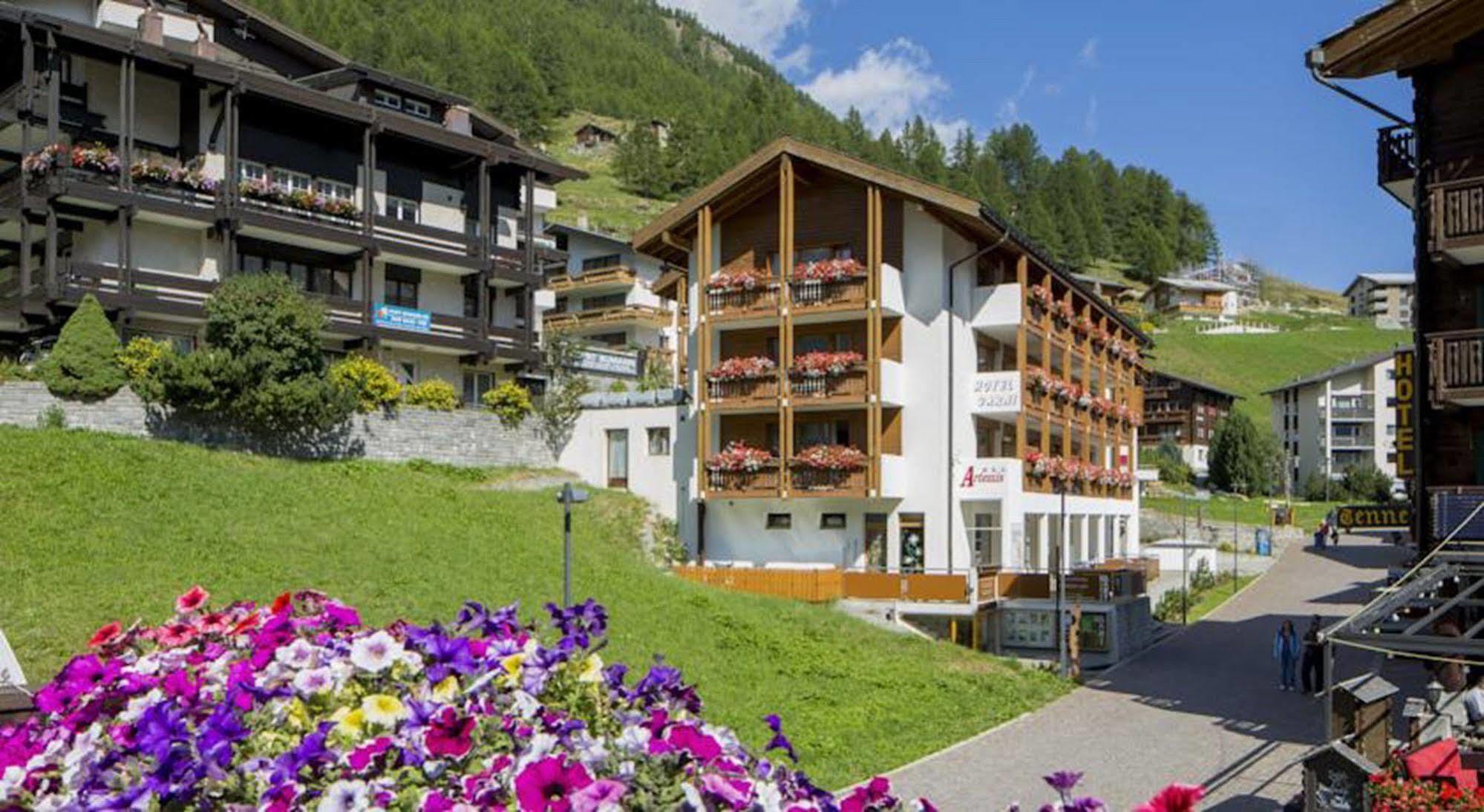 Hotel Restaurant Gabriel Scuol Bagian luar foto