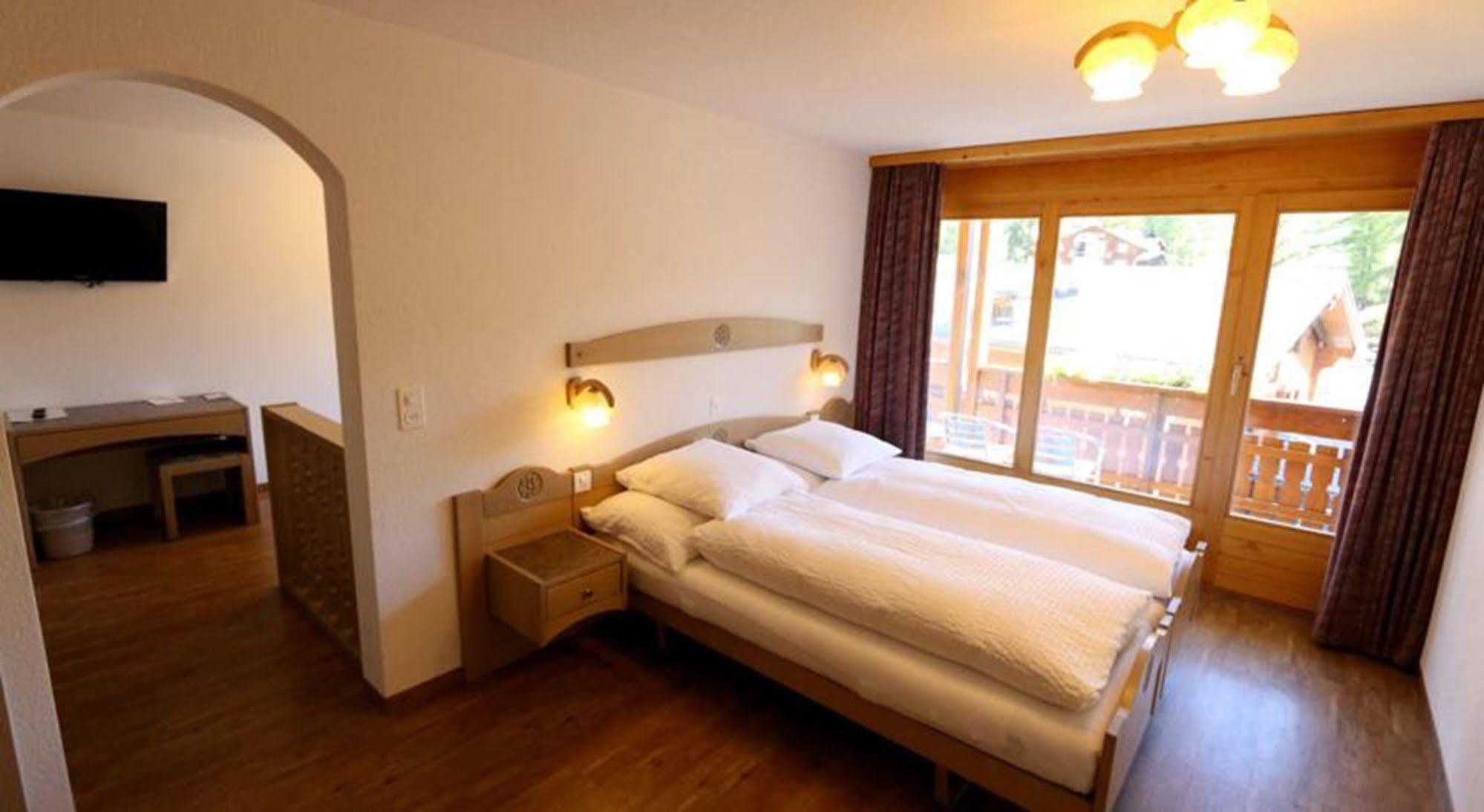Hotel Restaurant Gabriel Scuol Bagian luar foto