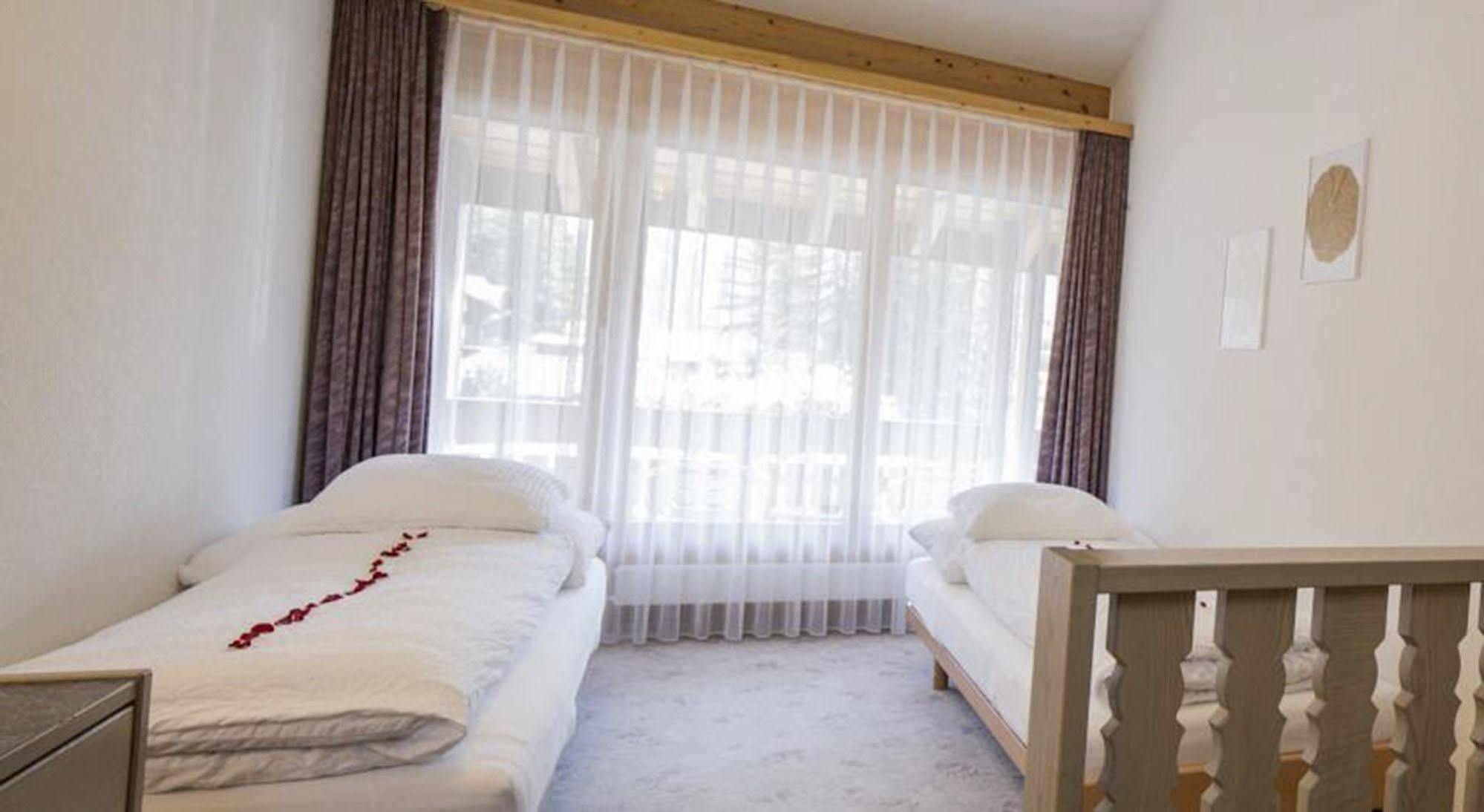 Hotel Restaurant Gabriel Scuol Bagian luar foto